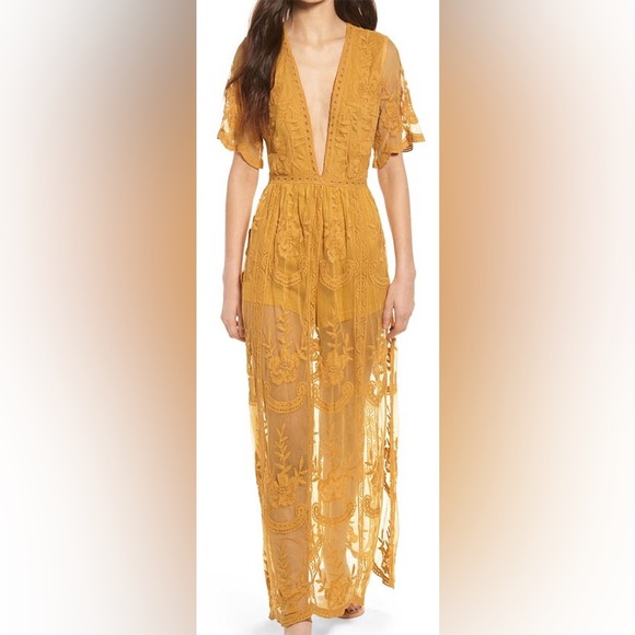 Women's Deep V-Neck Lace Romper Short Sleeve - Picture 3 of 3